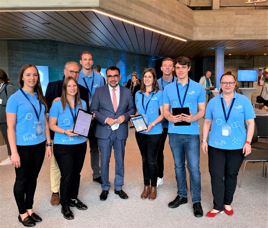 Staatsminister Klaus Holetschek besuchte das digiDEM Bayern-Team.