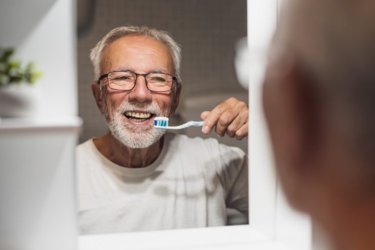 Zwischen Zahngesundheit und Demenz besteht ein Zusammenhang.